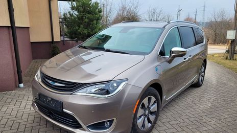 Chrysler Pacifica • 2018 • 111,000 km