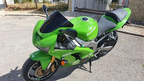 Kawasaki zx6r • 2004 • 40,500 km