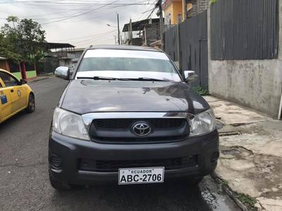 Toyota Hilux • 2012 • 283,000 km