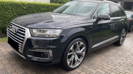 Audi Q7 • 2017 • 87,000 km