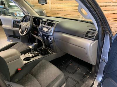 Toyota 4 Runner Limited • 2013 • 33,000 km