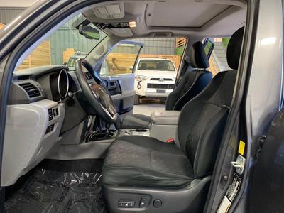 Toyota 4 Runner Limited • 2013 • 33,000 km