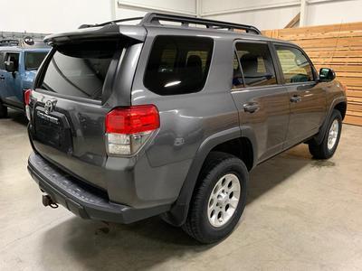 Toyota 4 Runner Limited • 2013 • 33,000 km