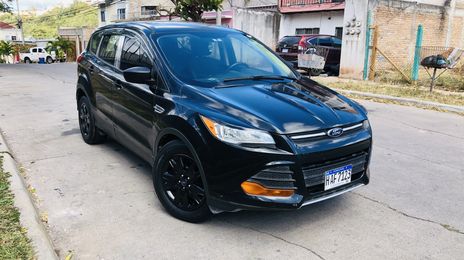 Ford Escape • 2014 • 77 km