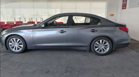Infiniti Q50 • 2017 • 90,000 km