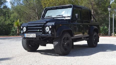 Land Rover Defender • 2010 • 147,000 km
