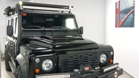 Land Rover Defender • 2015 • 21,000 km