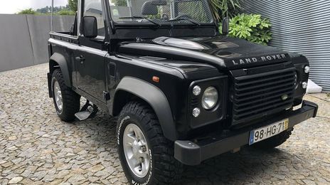 Land Rover Defender • 2009 • 129,999 km