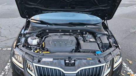 Škoda Octavia Combi • 2019 • 76,800 km