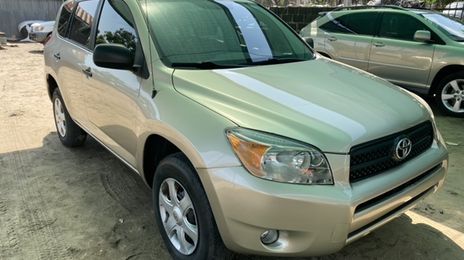 Toyota RAV4 • 2011 • 9 km