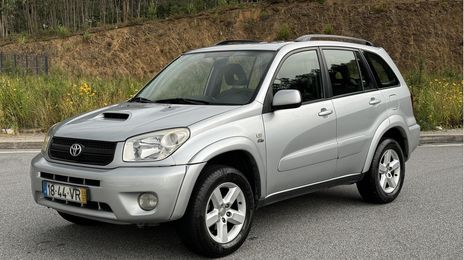 Toyota RAV4 • 2003 • 200,000 km