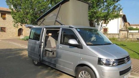Volkswagen T5 • 2010 • 64,000 km