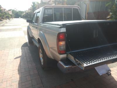 Nissan Np300 frontier • 2013 • 109,000 km