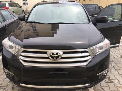 Toyota Highlander • 2013 • 10,000 km