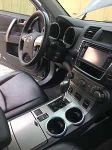 Toyota Highlander • 2013 • 10,000 km