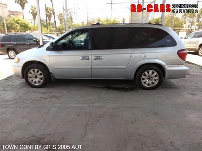 Chrysler Town & Country • 2005 • 14,000 km