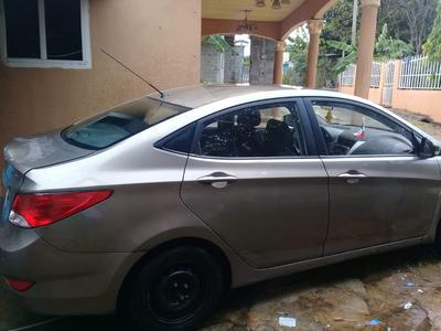 Hyundai Accent • 2012 • 175,000 km