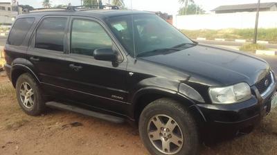 Ford Escape • 2004 • 60,000 km