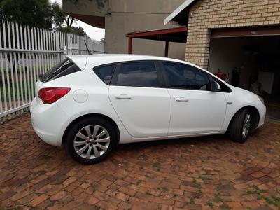 Opel Astra • 2011 • 175,000 km