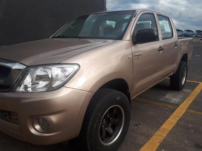 Toyota Hilux • 2009 • 200,000 km