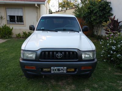 Toyota Hilux • 2004 • 14,000 km