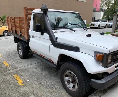 Toyota Fortuner • 1998 • 200,000 km