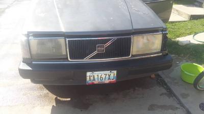 Volvo 240 • 1987 • 200,000 km