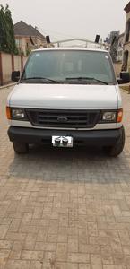 Ford 350 • 2005 • 215,803 km
