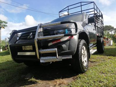 Mitsubishi L200 Pick up • 2010 • 250,000 km