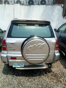 Toyota  • 2000 • 2 km