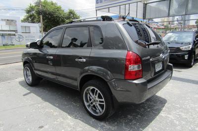 Hyundai Tucson • 2009 • 177,825 km