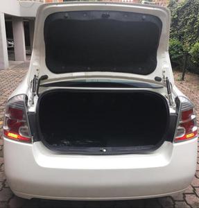 Nissan Sentra 2.0 • 2011 • 64,000 km