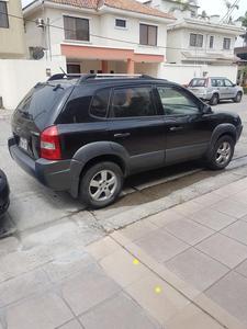 Hyundai Tucson • 2008 • 265,000 km