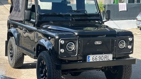 Land Rover Defender • 2001 • 143,000 km