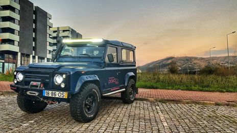 Land Rover Defender • 2000 • 133,000 km