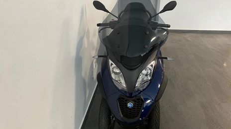 Piaggio mp3 hybryd • 2022 • 1,200 km