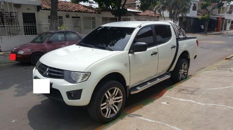 Mitsubishi L200 • 2013 • 160,000 km
