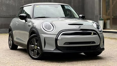 MINI Cooper • 2022 • 18,000 km