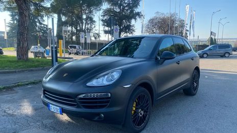 Porsche Cayenne • 2012 • 260,000 km