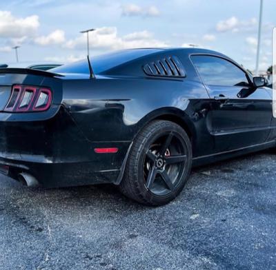 Ford 350 • 2014 • 3 km