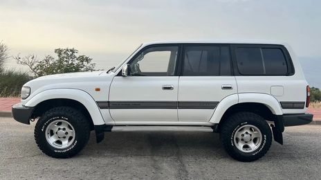 Toyota Land Cruiser • 1997 • 272,000 km