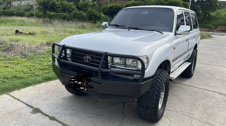 Toyota Land Cruiser • 1997 • 240,000 km