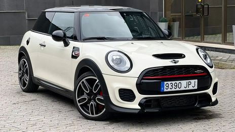 MINI Cooper • 2016 • 28,000 km
