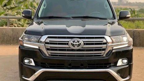 Toyota Land Cruiser • 2017 • 300 km