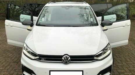 Volkswagen Touran • 2018 • 87,400 km