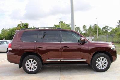 Toyota Land Cruiser • 2016 • 8,000 km