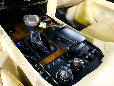 Lexus LX • 2017 • 33,000 km