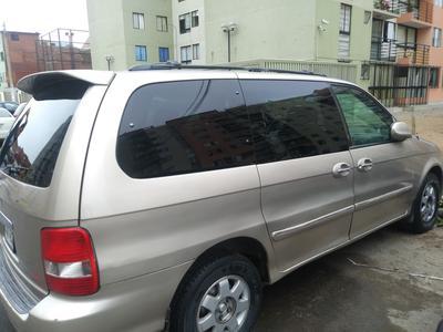 Kia Carnival • 2003 • 240 km