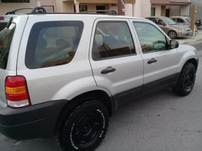 Ford Escape • 2004 • 200,000 km