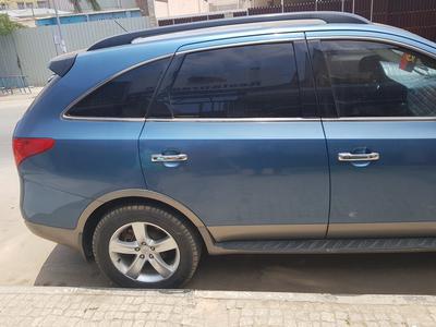 Hyundai Santa Fe • 2012 • 121,000 km